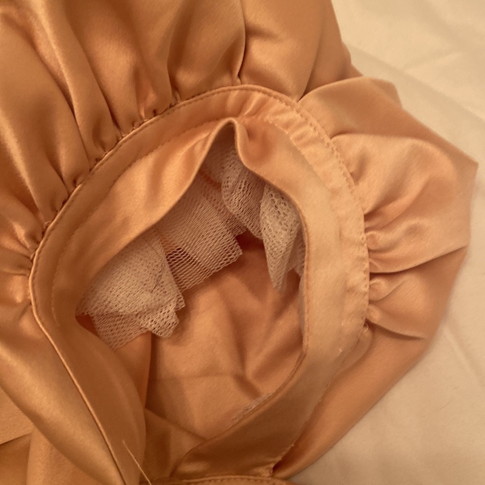 House of CB Jana Blush Satin Puff sleeve crop top - Picture 4 of 6